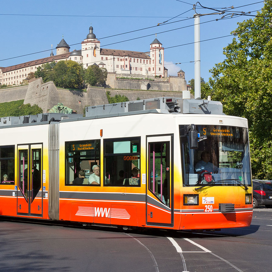 GT-N auf der Löwenbrücke. Aufgenommen von André Werske.